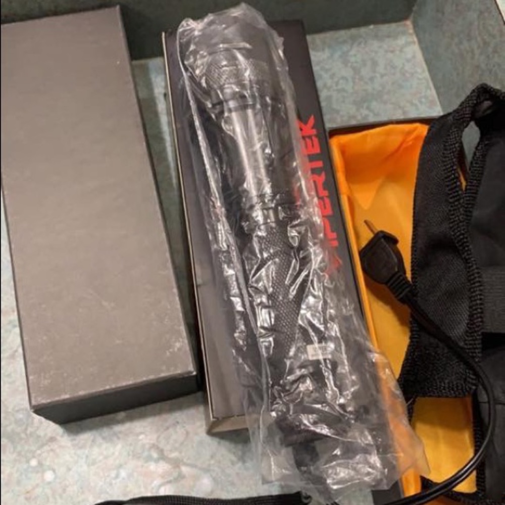 Vipertek FlashlightLED/Taser